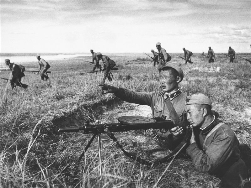 Askar Mongolia bertempur menentang serangan balas Jepun di Khalkhin Gol, 1939