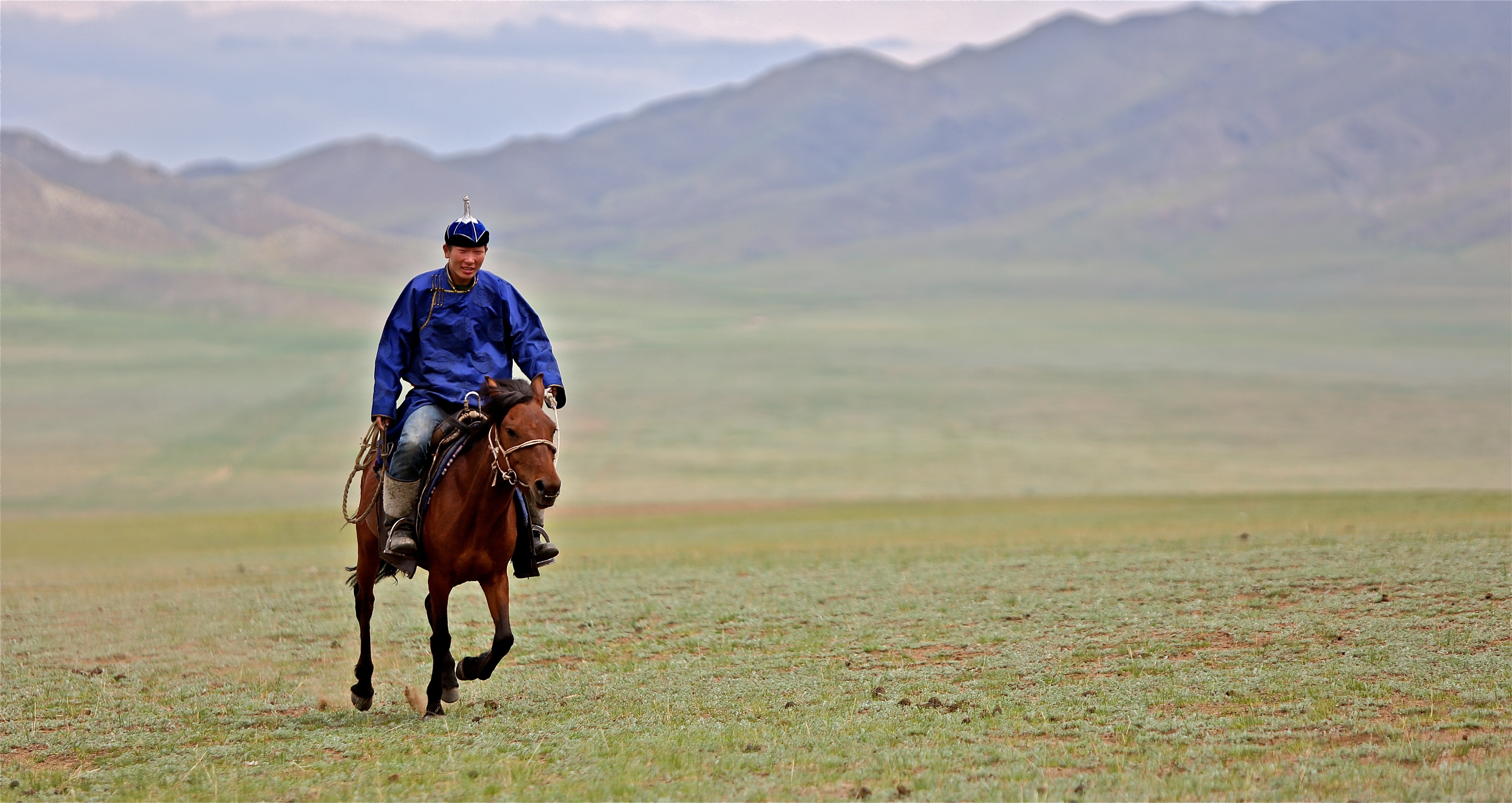 Walaupun kuda Mongolia terus dihormati sebagai simbol kebangsaan, ia semakin digantikan oleh kenderaan bermotor.