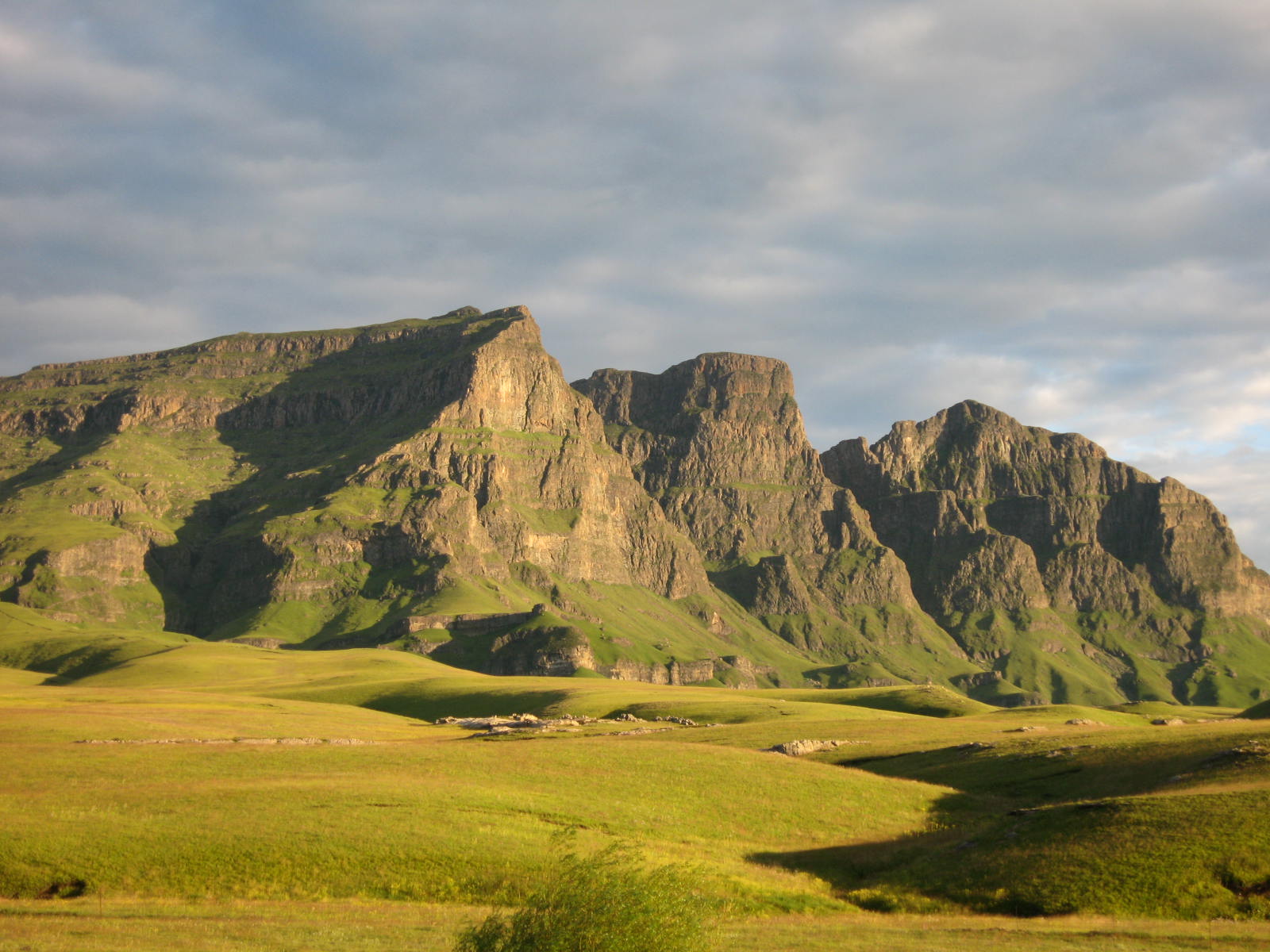 Perbukitan di Lesotho, rentan terhadap dampak kekeringan.