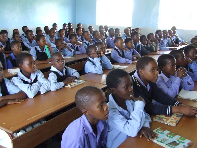 Suasana kelas di sebuah sekolah dasar di Lesotho.