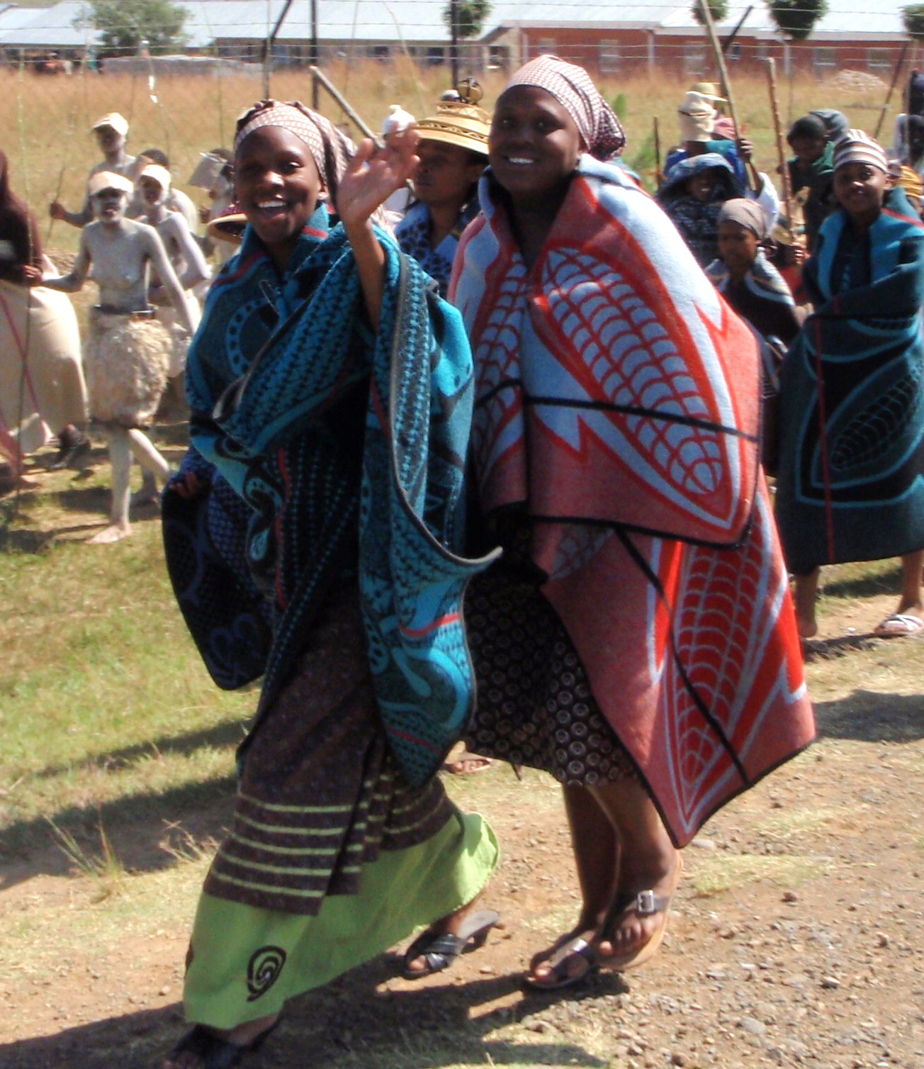 Para wanita Basotho mengenakan selimut tradisional dalam sebuah parade.