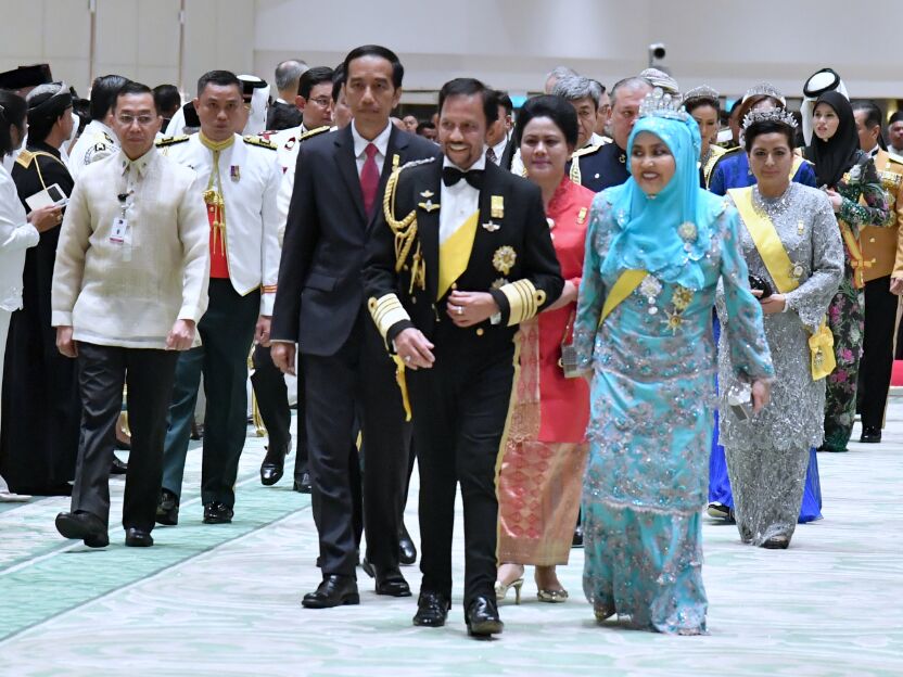 Sultan Hassanal Bolkiah bersama Presiden Indonesia Joko Widodo, 6 Oktober 2017