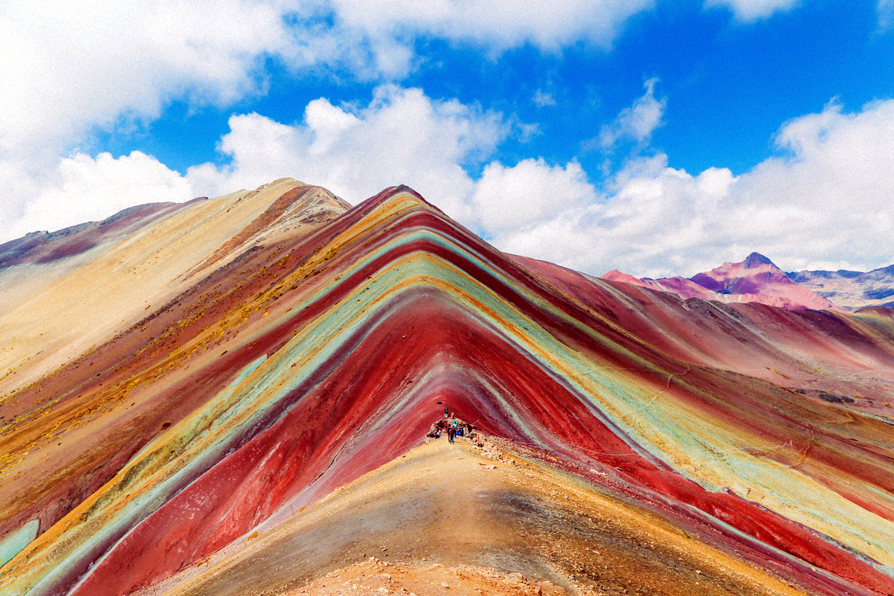 Vinicunca, juga dikenal sebagai Gunung Pelangi di Cuzco.