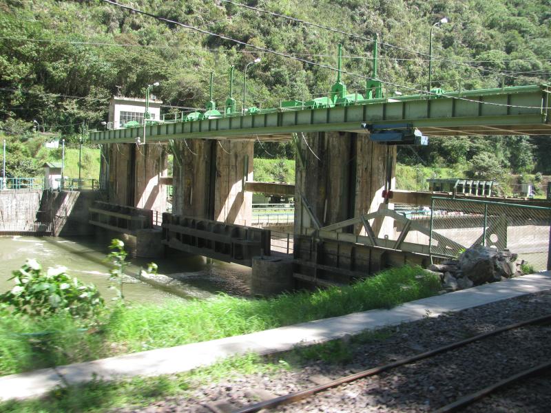Bendungan di Sungai Urubamba pada tahun 2013.