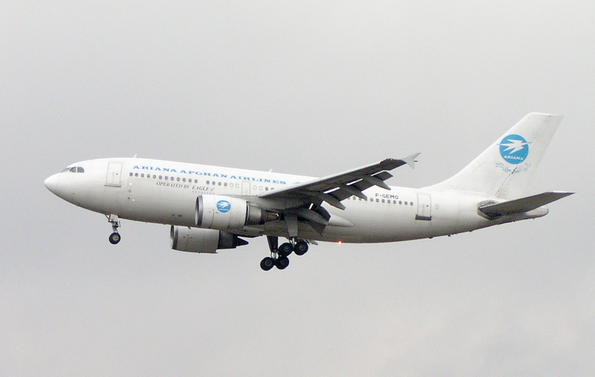 Sebuah Ariana Afghan Airlines Airbus A310 pada tahun 2006