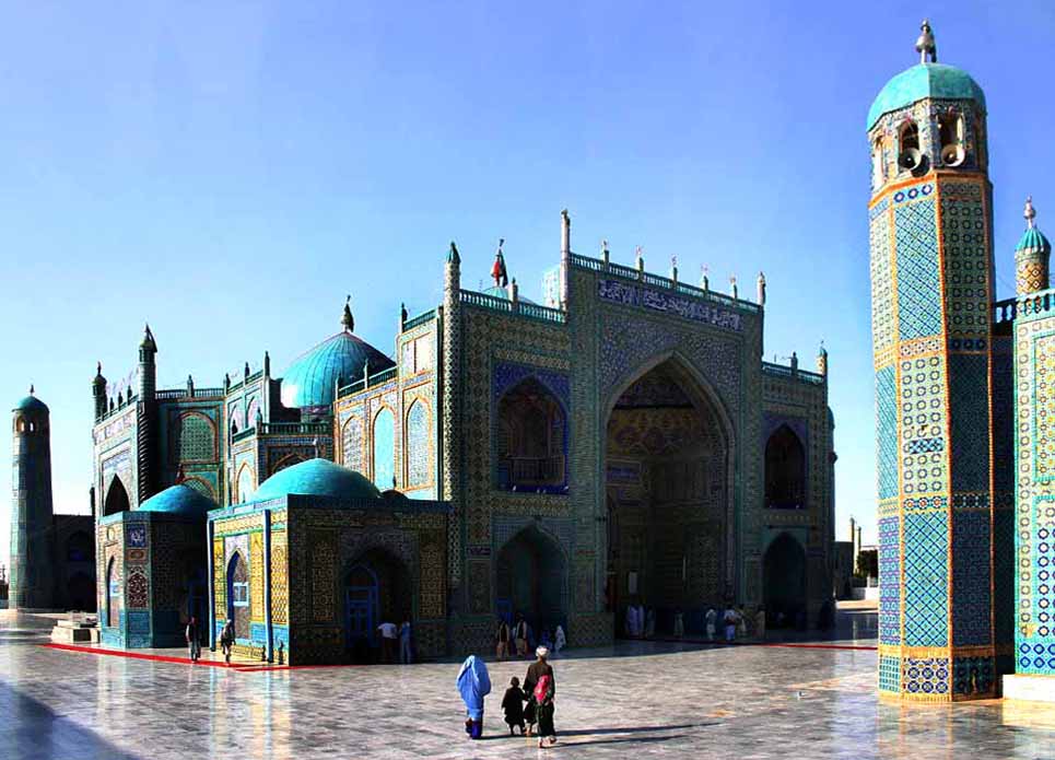 Masjid Biru di Mazar-i-Sharif adalah masjid terbesar di Afghanistan.