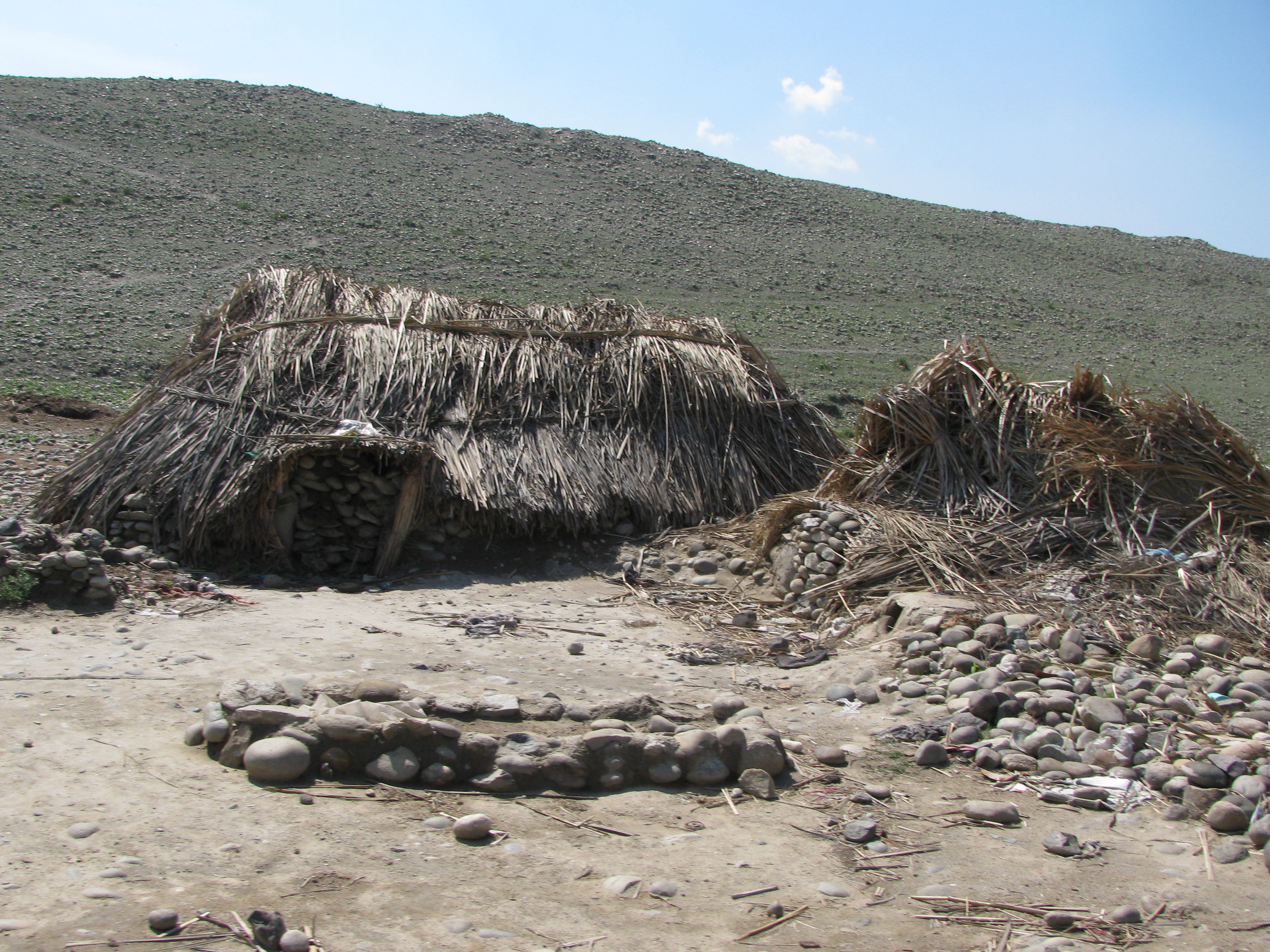 Sebuah rumah yang didiami oleh orang kochi nomad di Wilayah Nangarhar