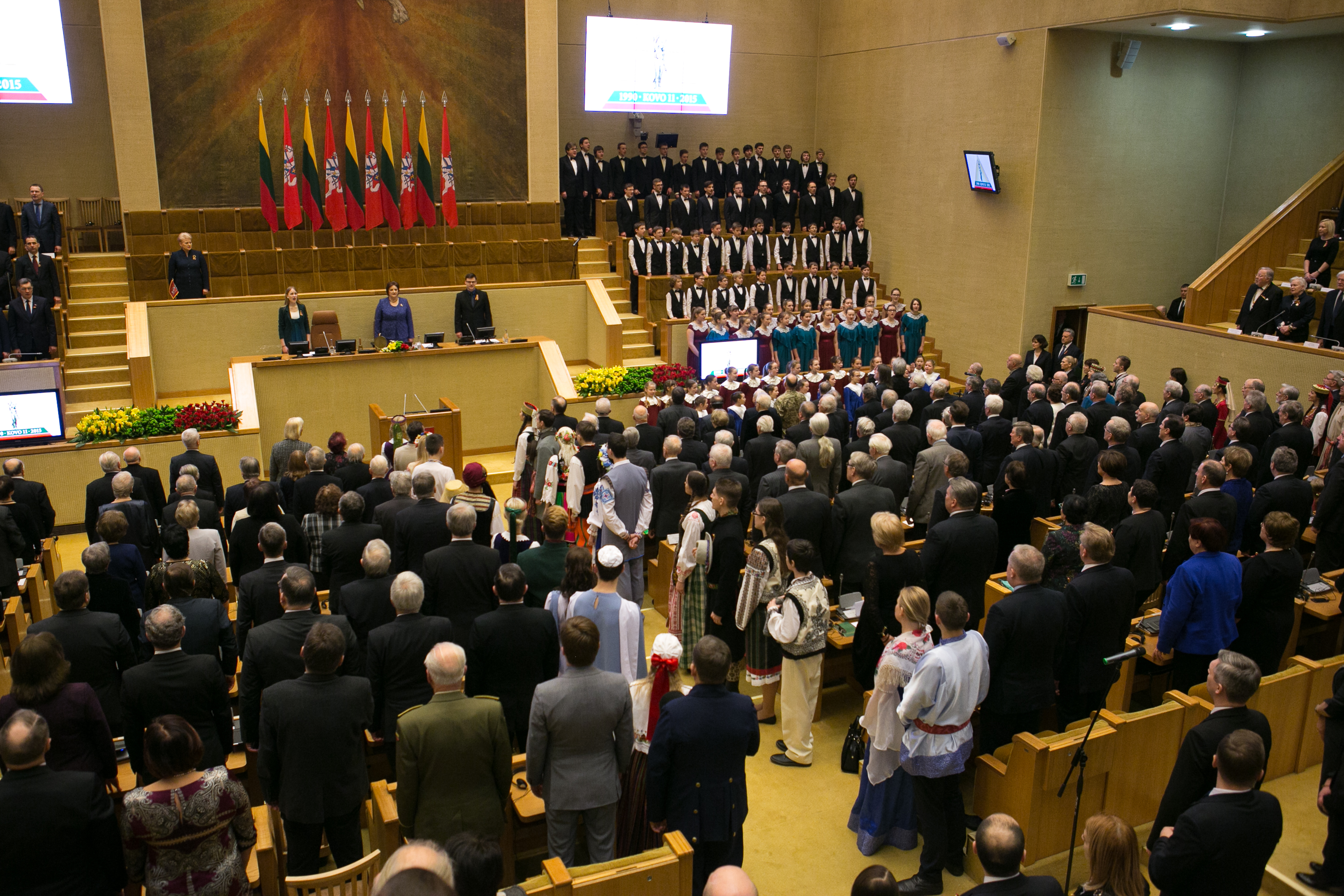 Peringatan Akta Pemulihan Semula Negara Lithuania di dewan Seimas bersejarah di mana ia pada asalnya ditandatangani pada tahun 1990. Upacara ini dihadiri oleh Presiden Lithuania, Perdana Menteri, Pengerusi Seimas dan pegawai tinggi lain.