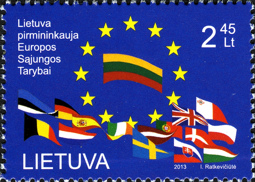 Setem yang didedikasikan untuk jawatan presiden Lithuania bagi Kesatuan Eropah. Pos Lithuania, 2013.