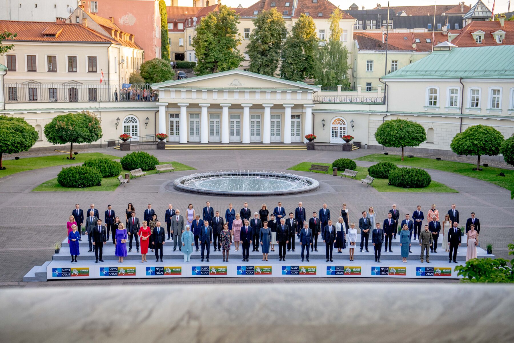 Para tetamu sidang kemuncak Vilnius (NATO) 2023 di Halaman Istana Presiden di Vilnius
