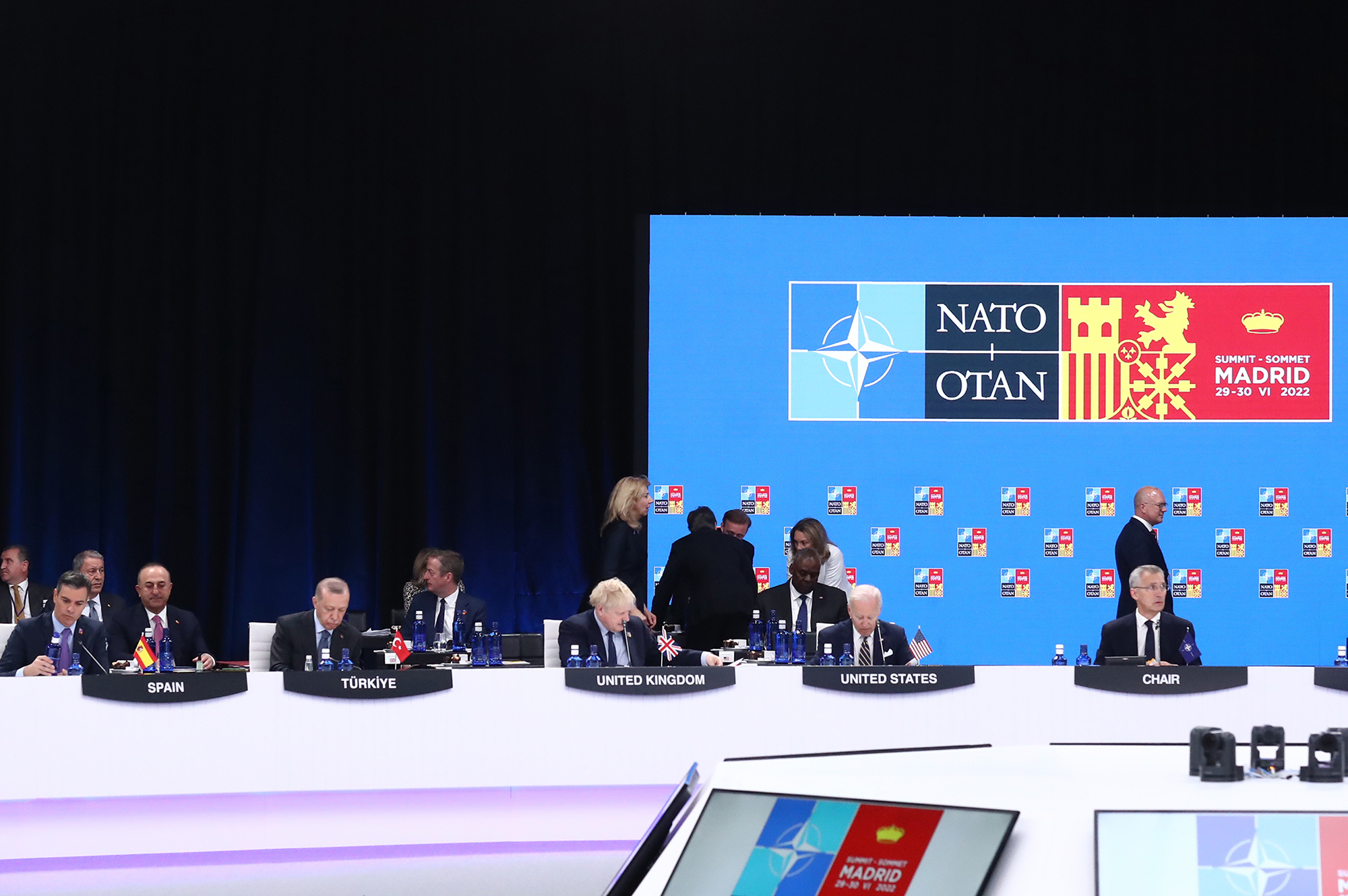 튀르키예는 1952년부터 NATO 회원국이며, 두 번째로 큰 군대를 보유하고 있고 연합지상사령부 본부를 유치하고 있다.