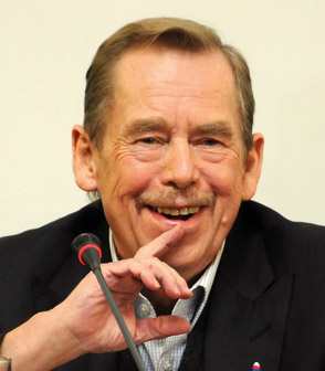 Václav Havel, salah satu tokoh terpenting dalam sejarah Ceko selama abad ke-20-pemimpin Revolusi Beludru, presiden terakhir Cekoslowakia, dan presiden pertama Republik Ceko