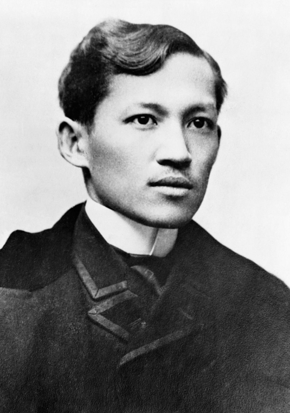 Tulisan-tulisan José Rizal memberi inspirasi kepada Revolusi Filipina.