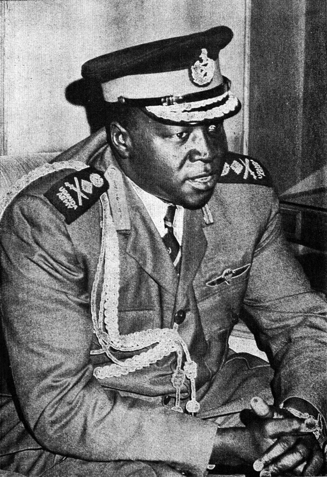 Idi Amin trên tờ 10 shilling Uganda