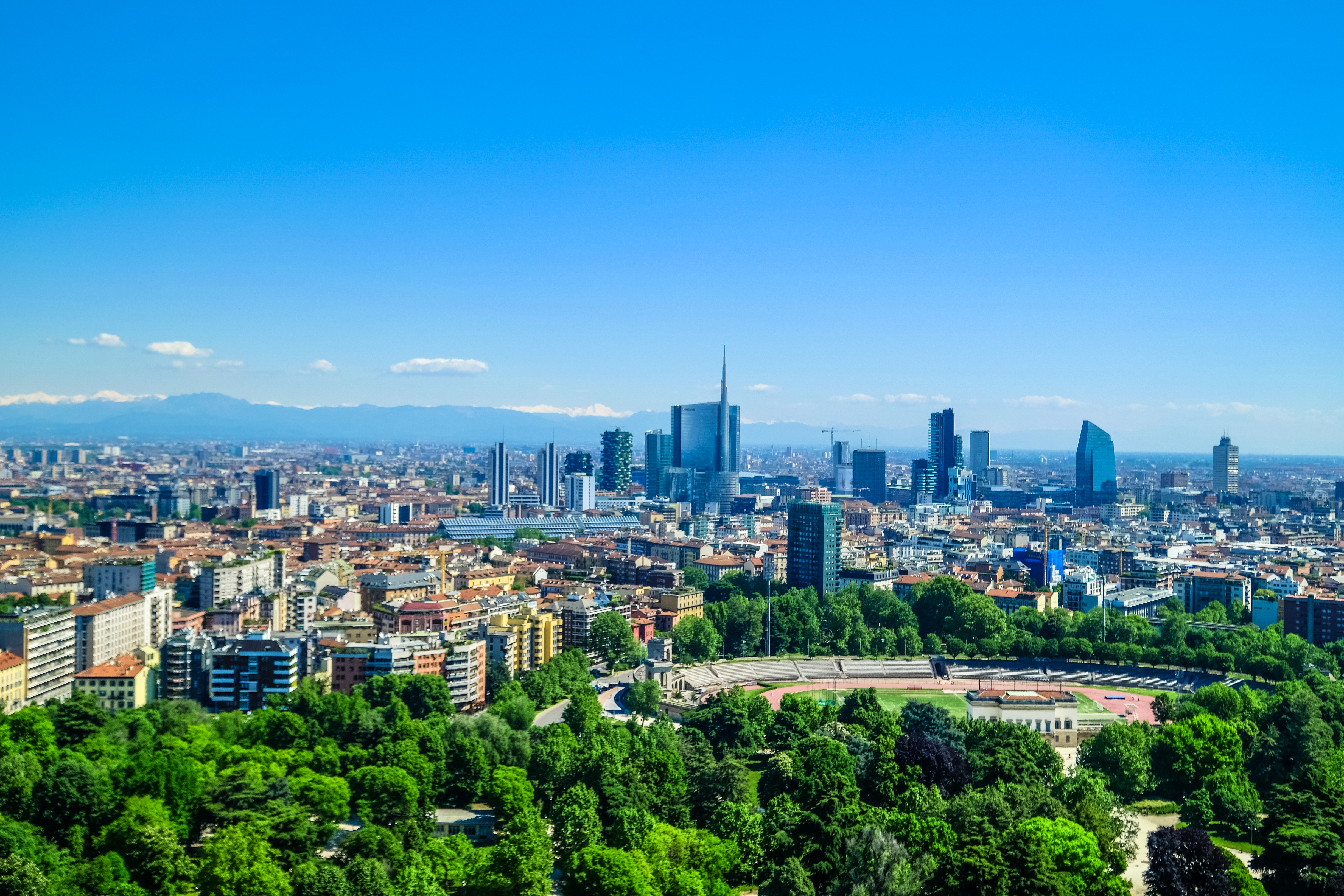 Milan adalah ibu kota ekonomi Italia, dan pusat pusat keuangan global serta ibu kota mode dunia.
