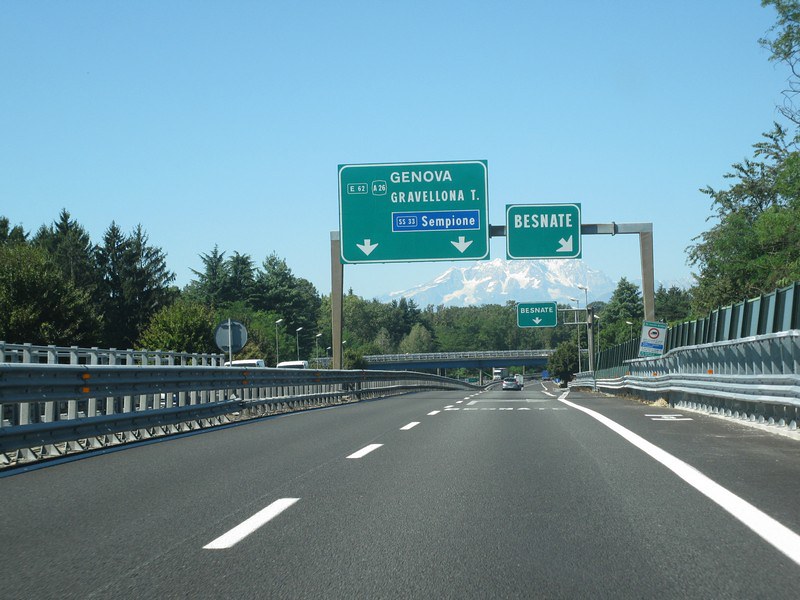 Autostrada dei Laghi ('Jalan Tol Danau'; bagian dari A8 dan A9), jalan tol pertama yang dibangun di dunia