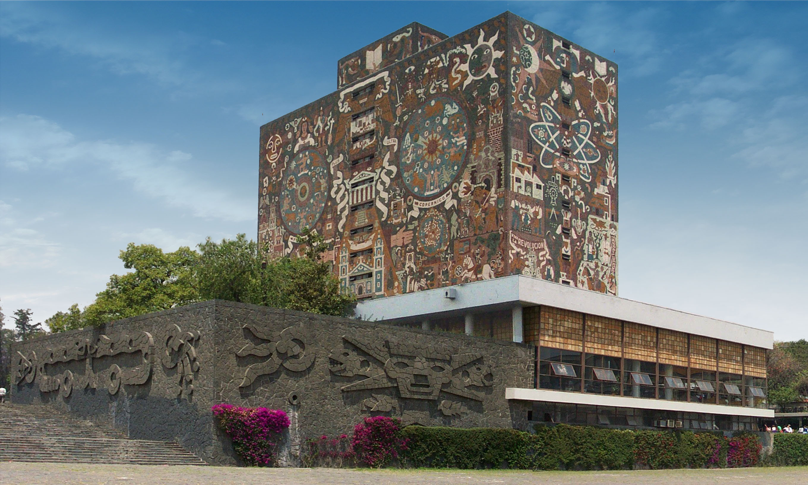 멕시코 국립 자치 대학교(UNAM)의 중앙 도서관. UNAM은 스페인어권 최고의 대학 중 하나로 평가받는다.