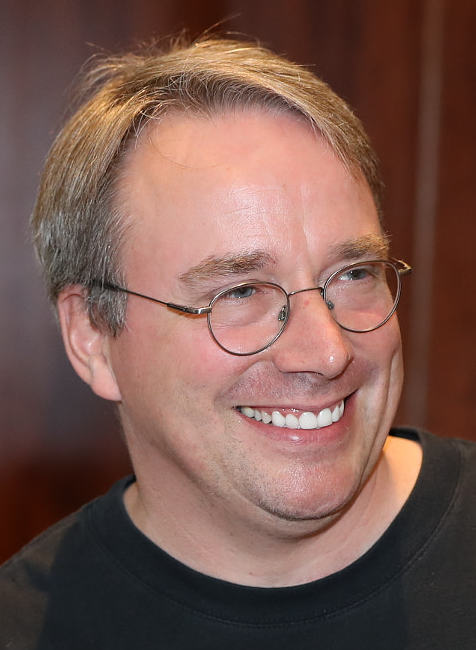 リーナス・トーバルズ、人気のオープンソースカーネルLinuxを作成したことで最もよく知られるフィンランドのソフトウェアエンジニア。