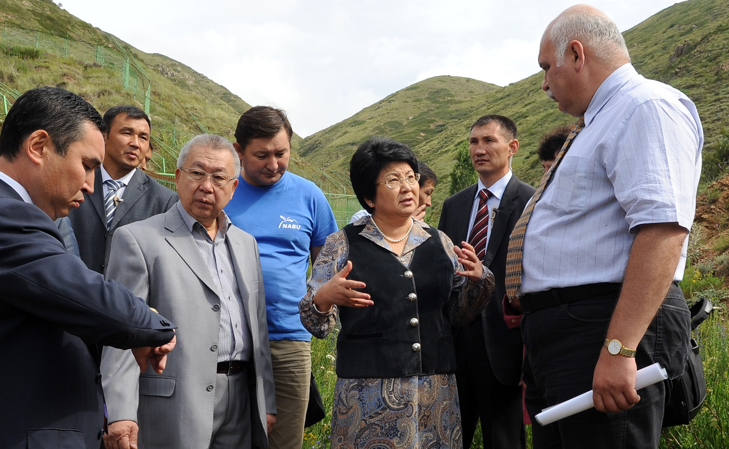 Presiden Otunbayeva bertemu dengan perwakilan organisasi lingkungan pada tahun 2011.