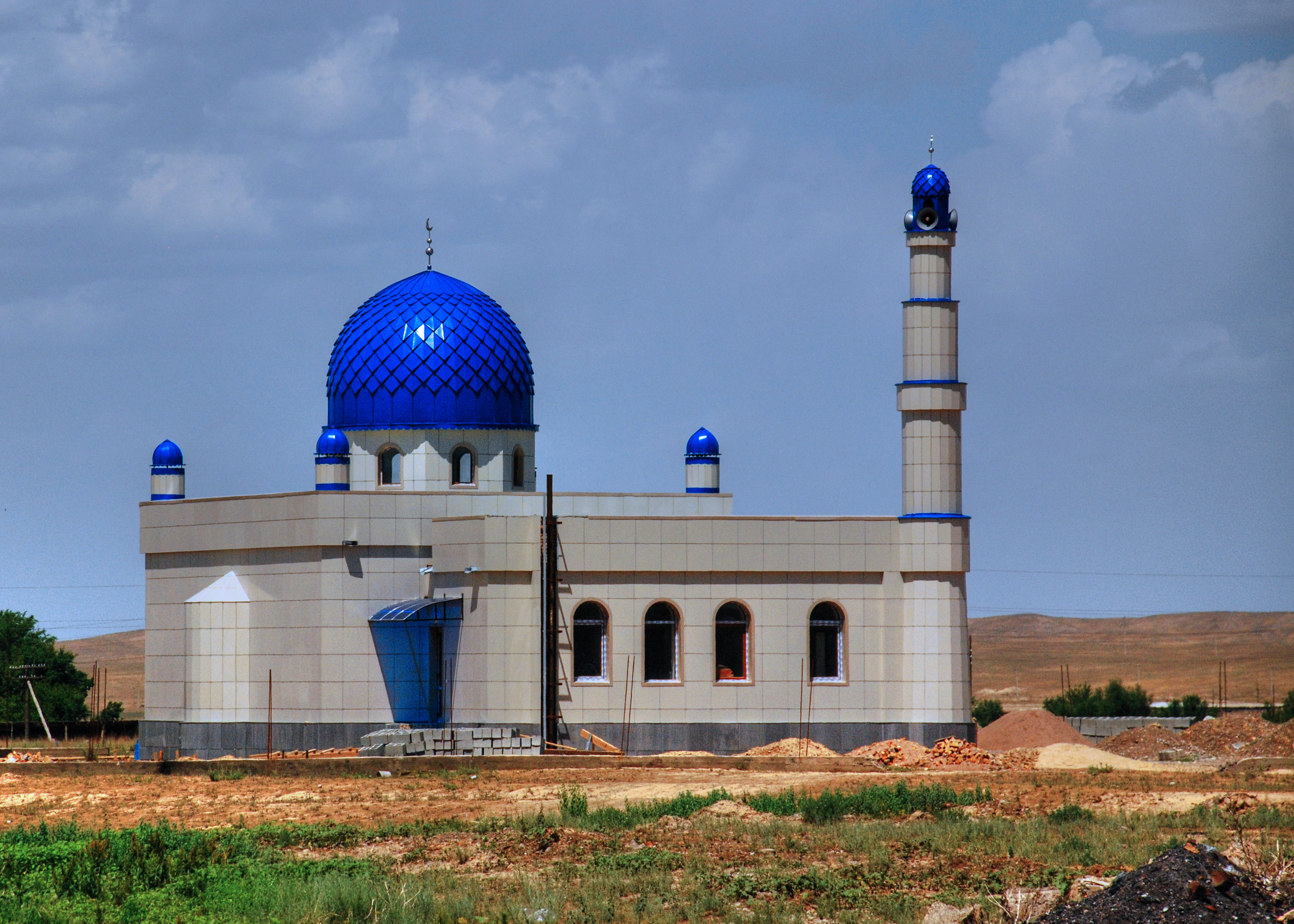 Masjid sedang dibangun di Kirgizstan.