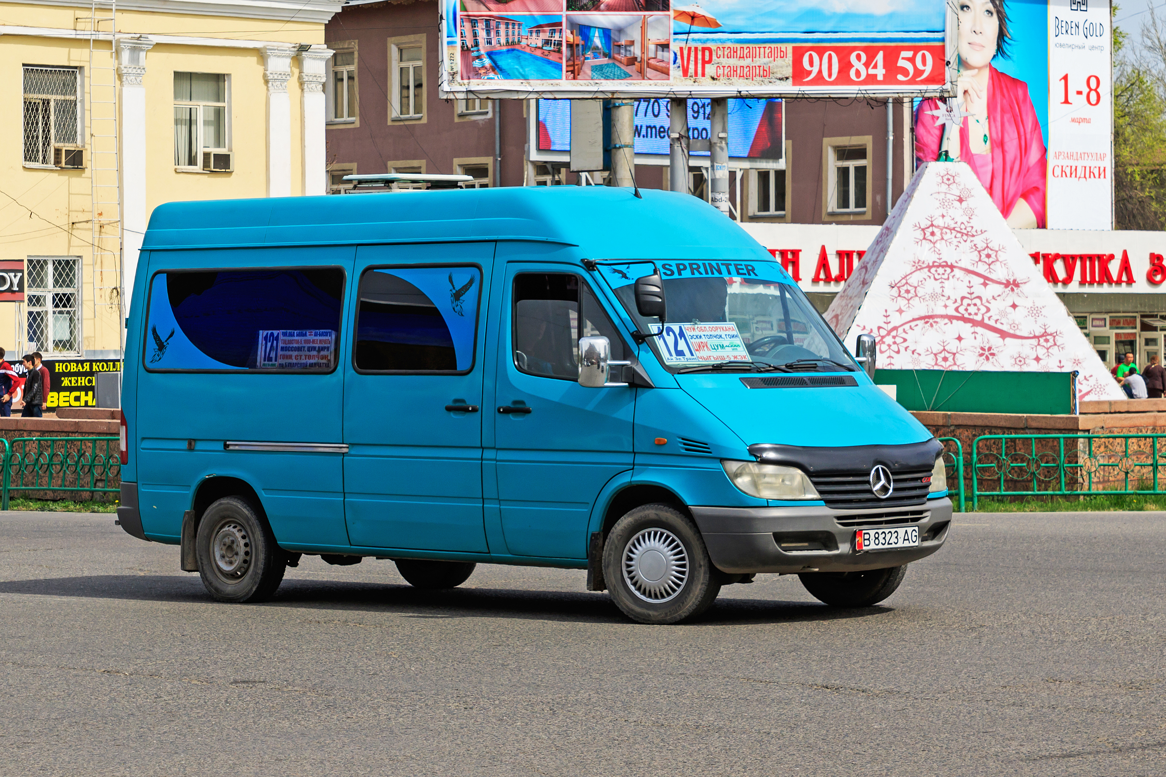 Marshrutka di Bishkek.