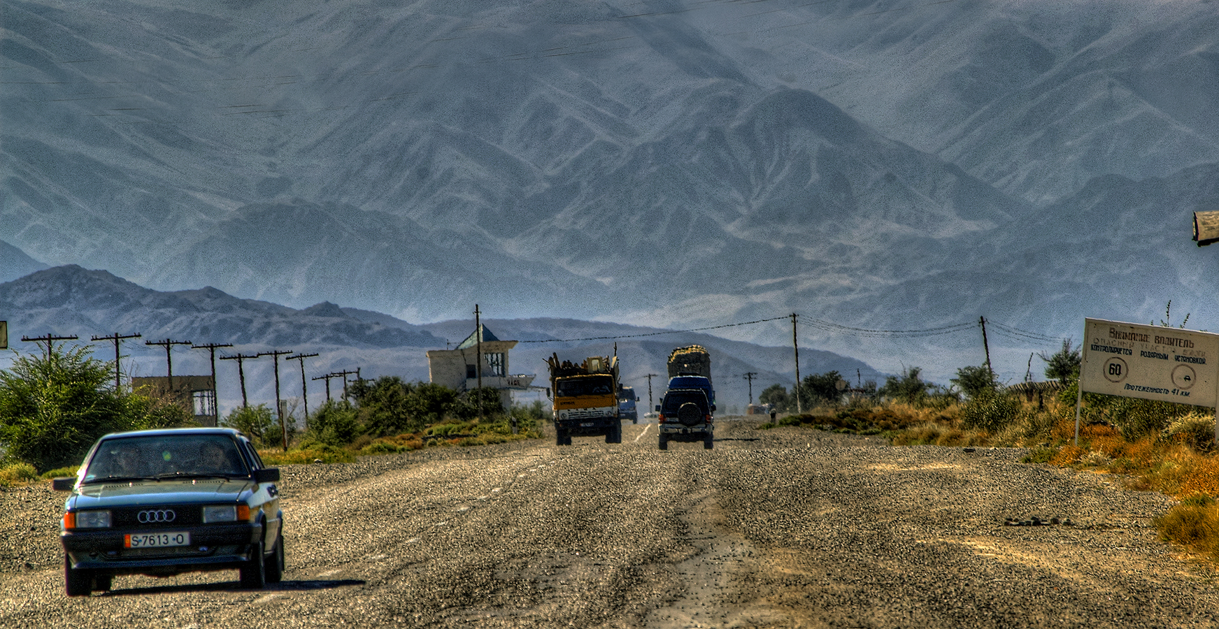 Jalan raya A363 Bishkek menuju Balykchy, Danau Issyk-Kul dan perbatasan Tiongkok (Xinjiang).