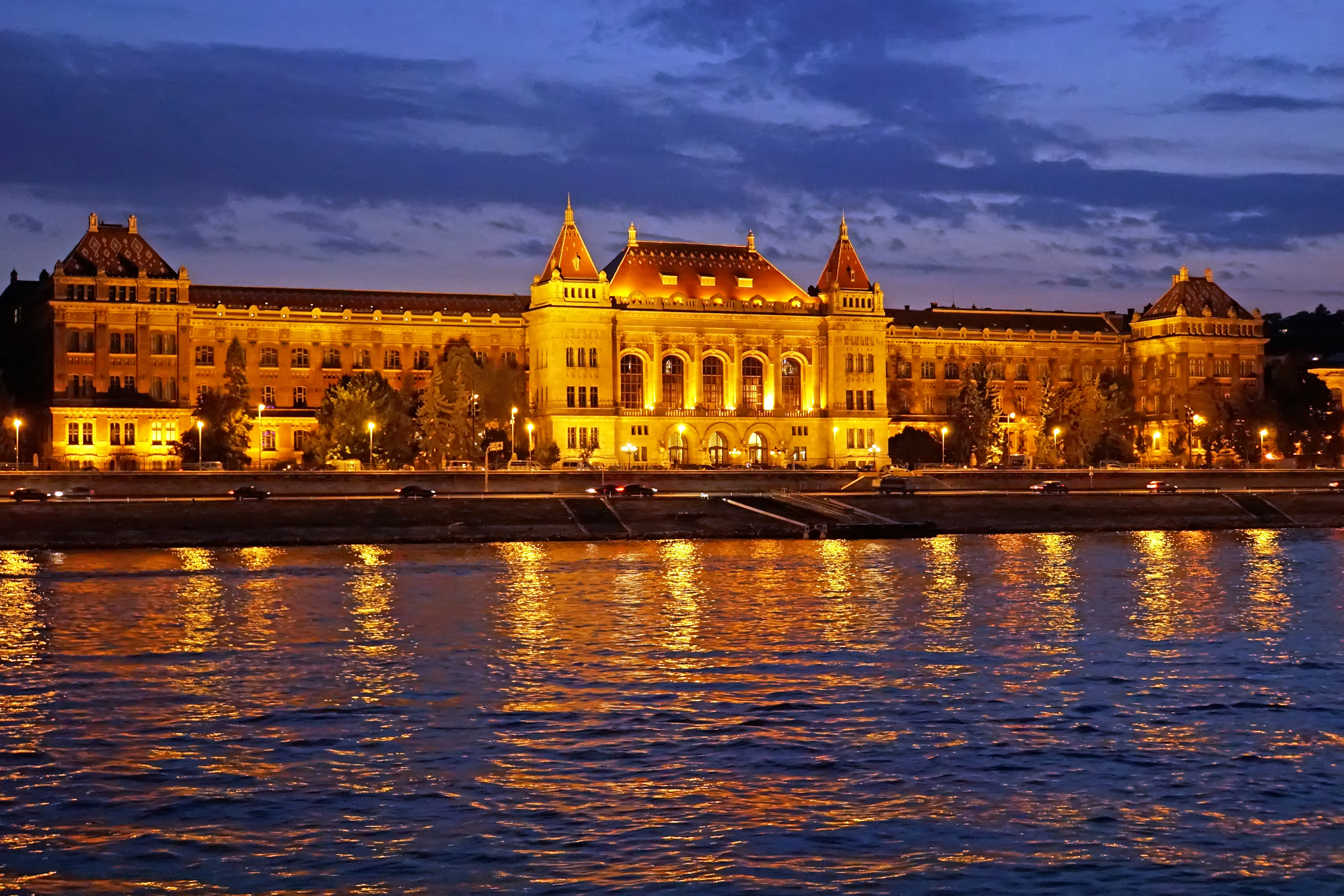 Didirikan pada tahun 1782, Universitas Teknologi dan Ekonomi Budapest adalah institut teknologi tertua di dunia.