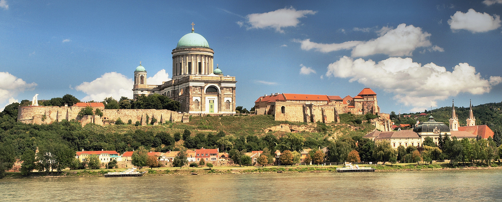 Basilika Esztergom, tempat kedudukan Gereja Katolik Hungaria