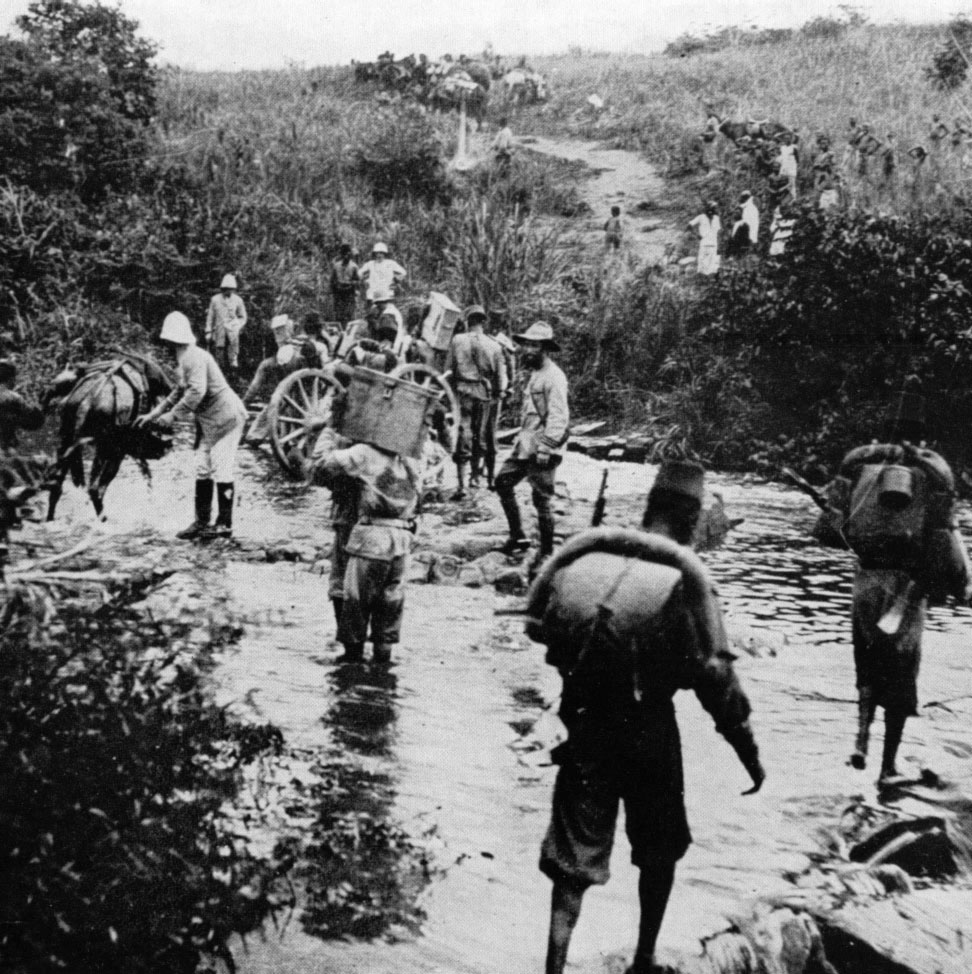 Askar Force Publique di Congo Belgium pada tahun 1918. Pada kemuncaknya, Force Publique mempunyai kira-kira 19,000 askar Congo, dipimpin oleh 420 pegawai Belgium.