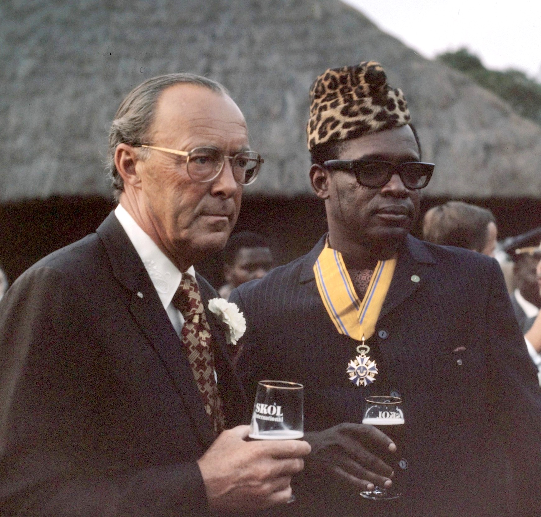 Mobutu bersama Putera Bernhard dari Belanda di Kinshasa pada tahun 1973.