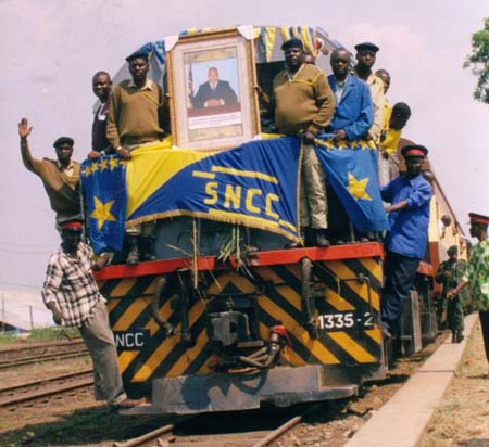 Kereta api dari Lubumbashi tiba di Kindu di landasan yang baru dibaik pulih.