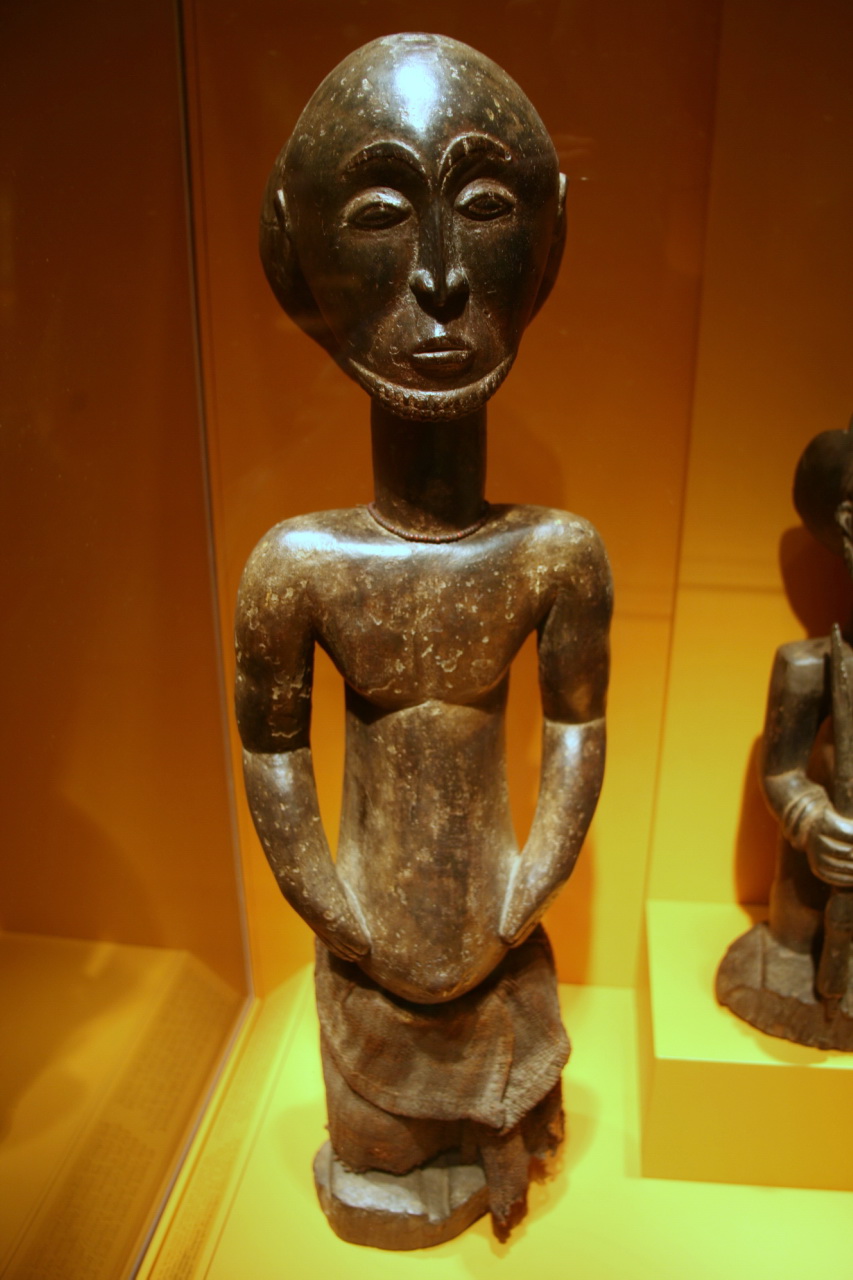 Patung lelaki Hemba.