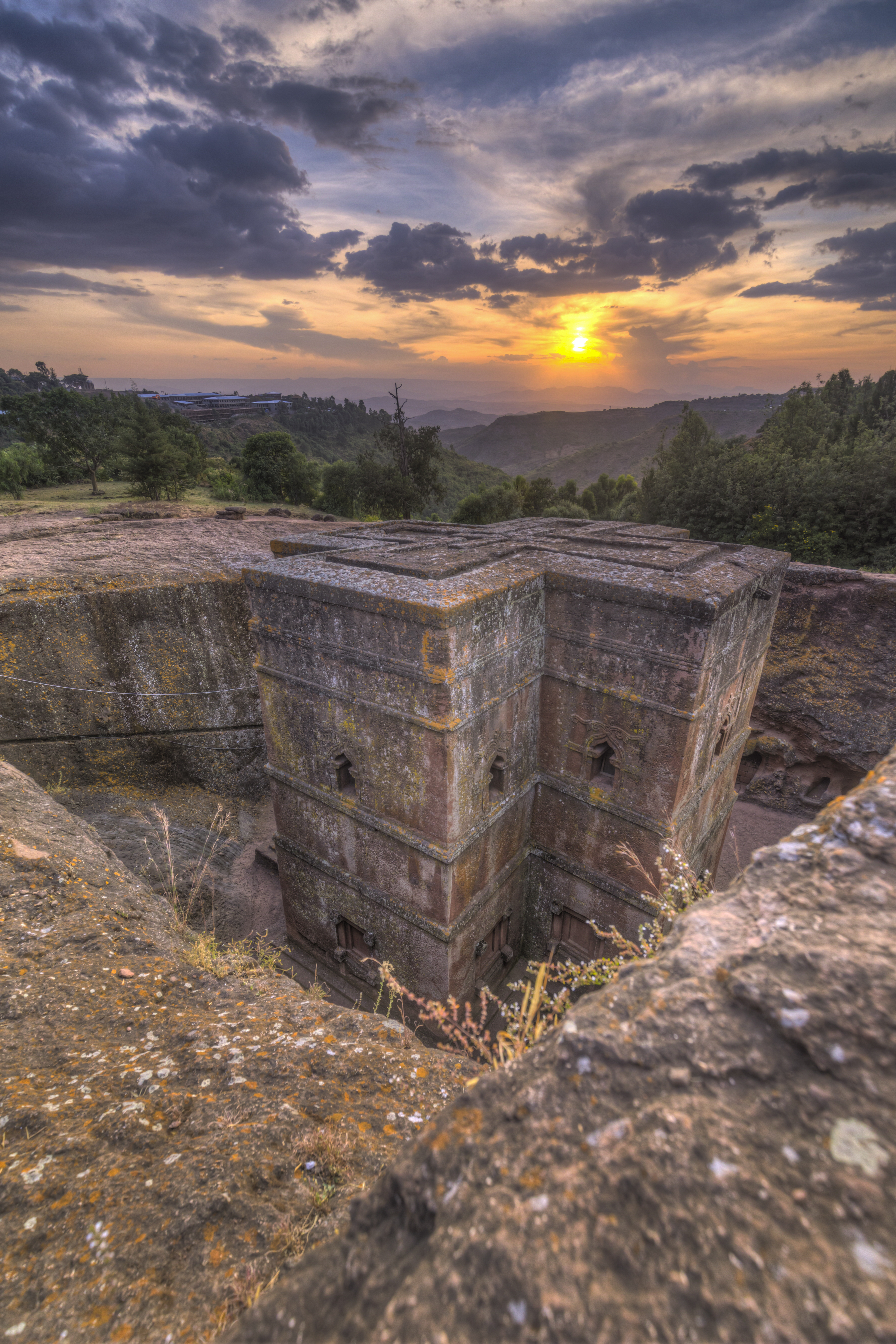 Gereja Saint George, Lalibela sebuah tapak ziarah bagi Gereja Tewahedo Ortodoks Habsyah; tapak ini adalah sebahagian daripada Tapak Warisan Dunia UNESCO