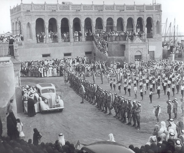 Perayaan di Istana Seif pada tahun 1944.