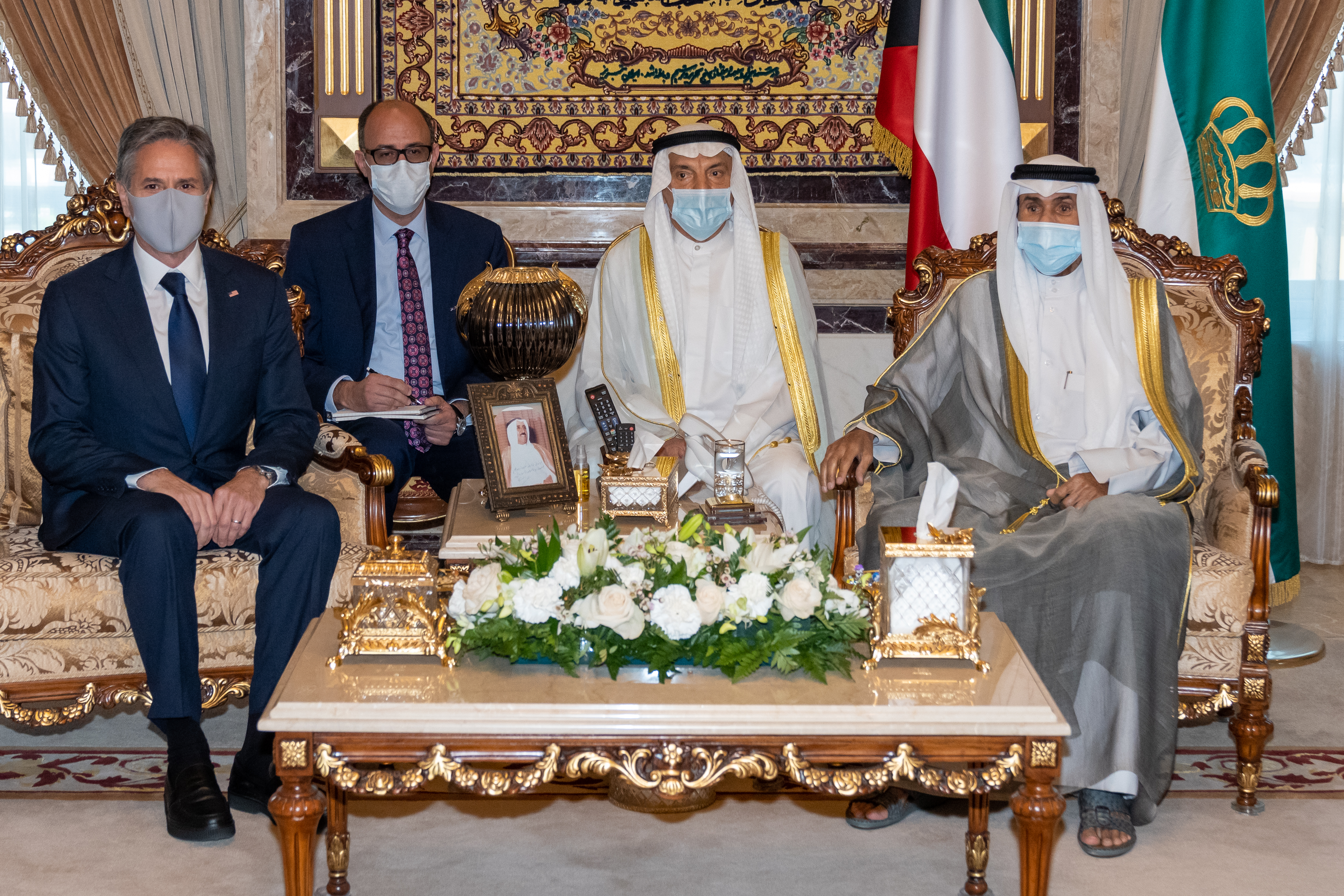Amir Kuwait Sheikh Nawaf dan putera mahkota Mishal bersama Setiausaha Negara AS Antony Blinken, Julai 2021.