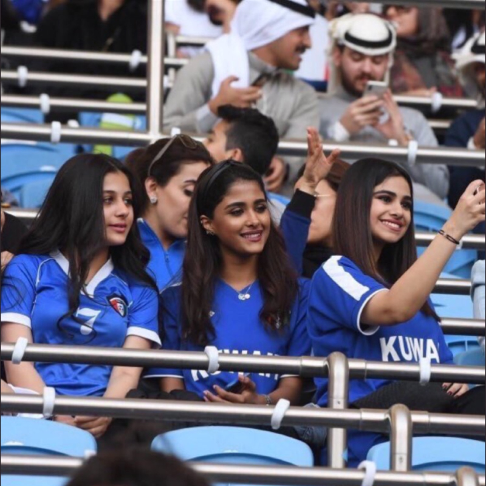 Wanita Kuwait di perlawanan bola sepak tempatan.