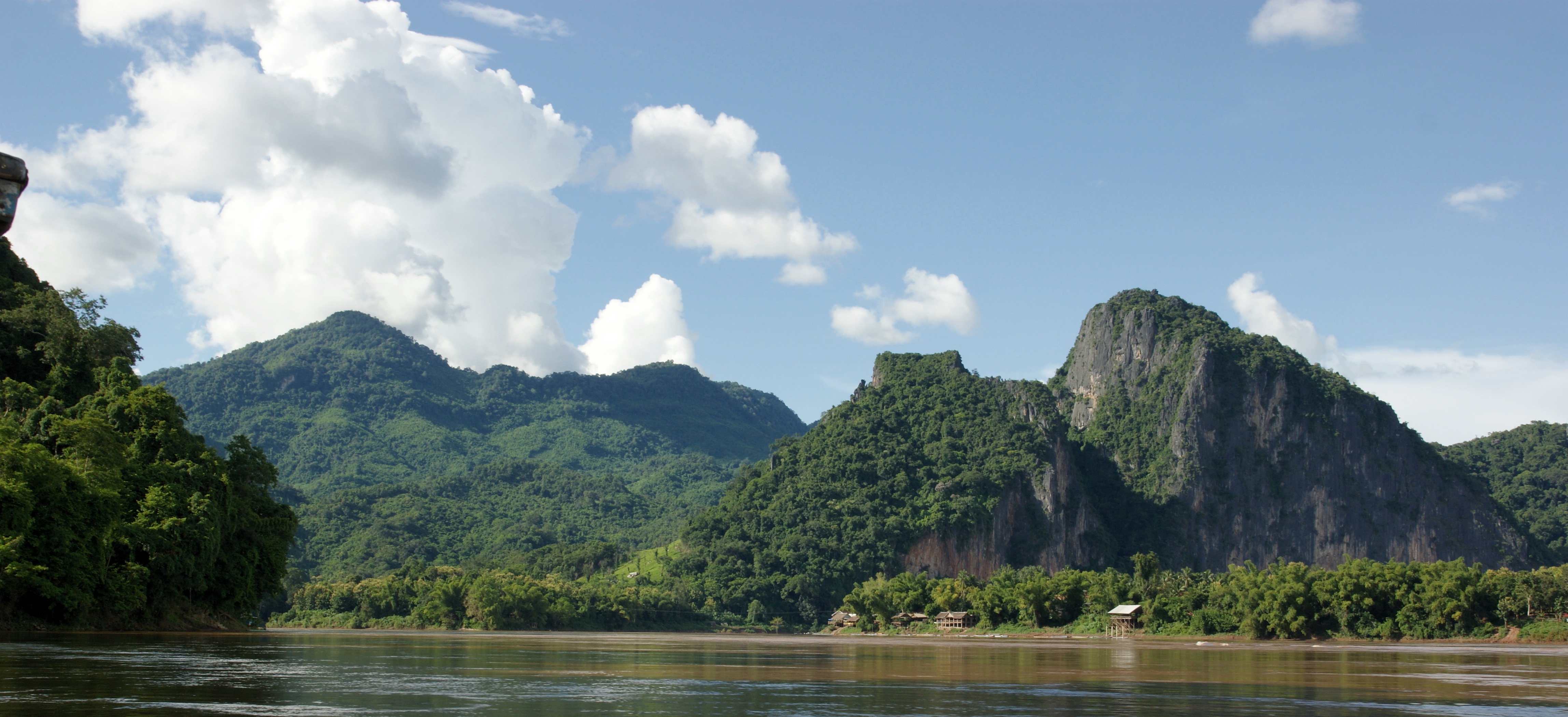 Sungai Mekong mengalir melalui Luang Prabang