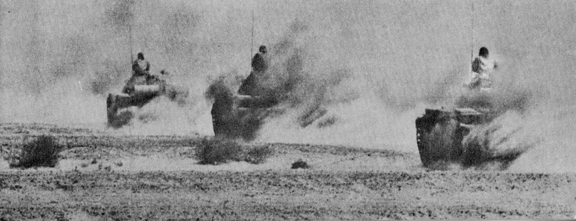 Kereta kebal Mesir mara di gurun Sinai semasa Perang Yom Kippur, 1973