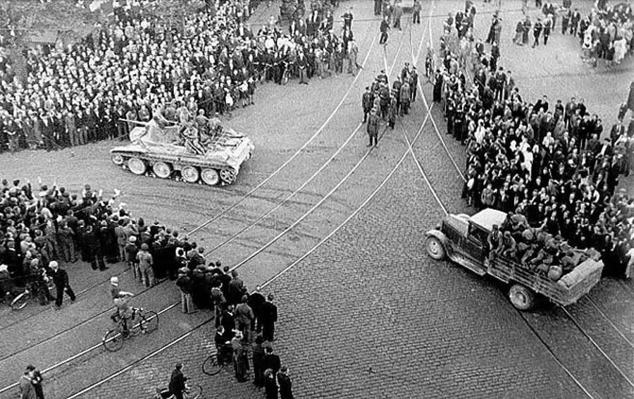 Tentera Tentera Merah memasuki Riga (1940).
