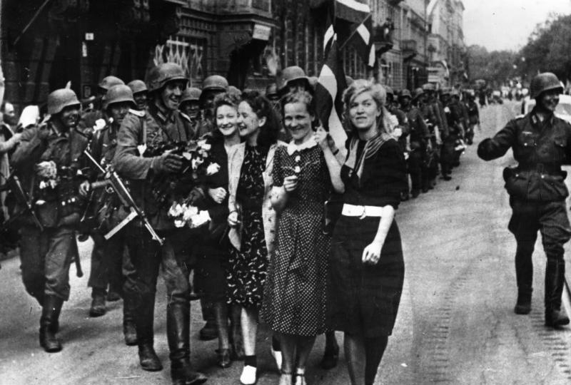 Askar Jerman memasuki Riga, Julai 1941.