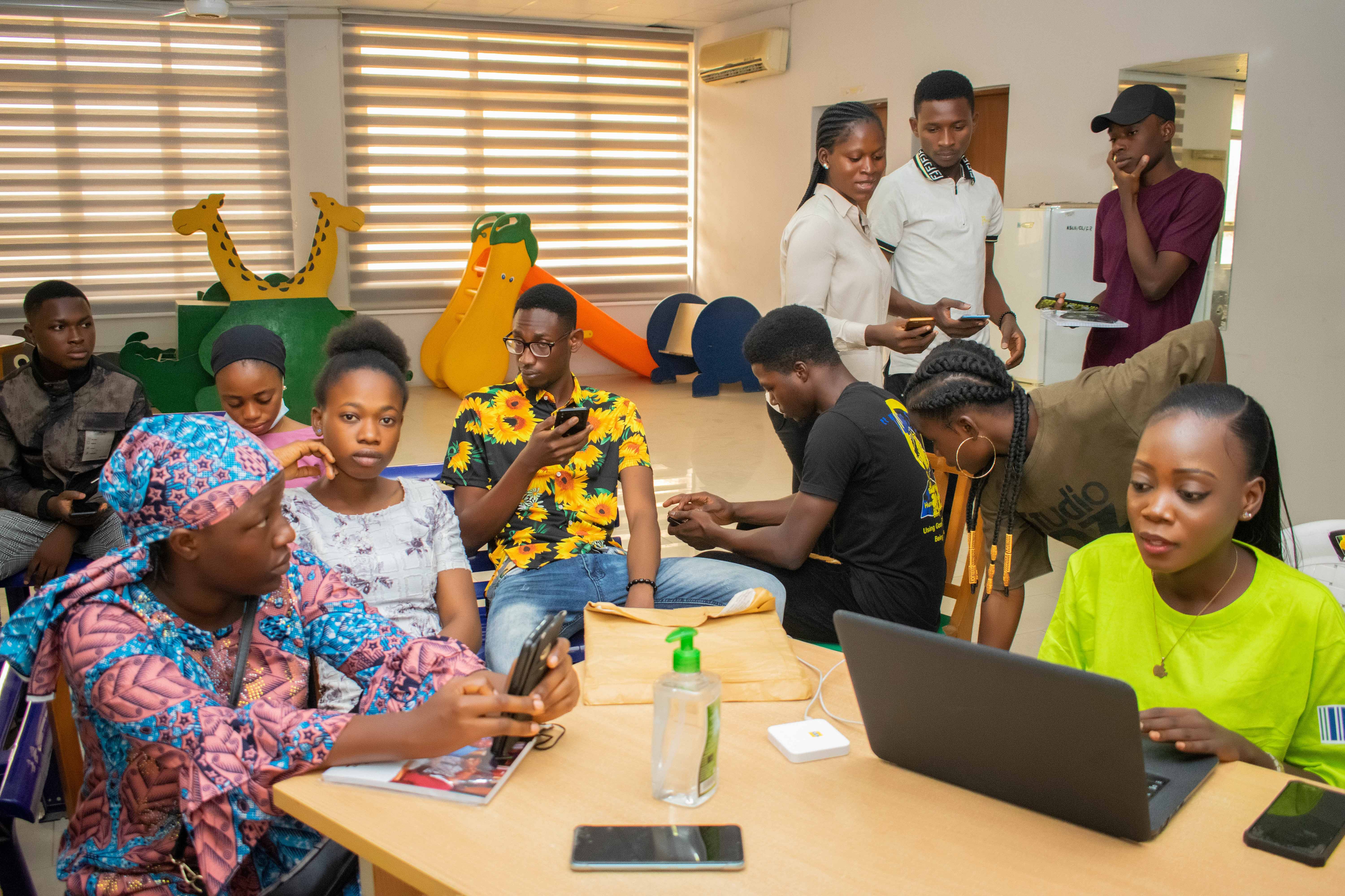 Pustakawan Nigeria menyunting pangkalan data Wikidata