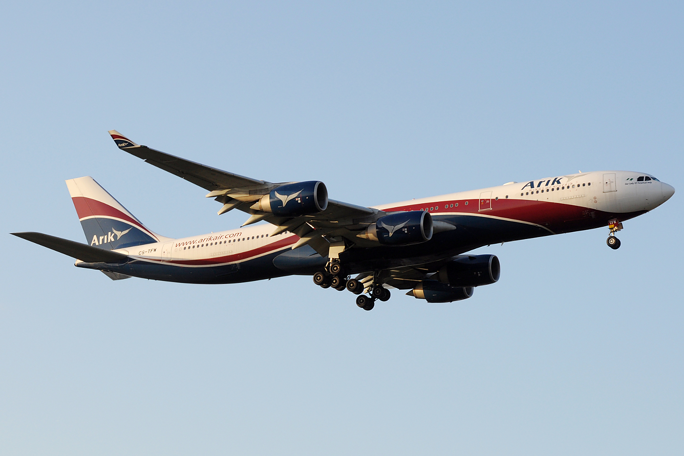 Sebuah A340-500 Arik Air