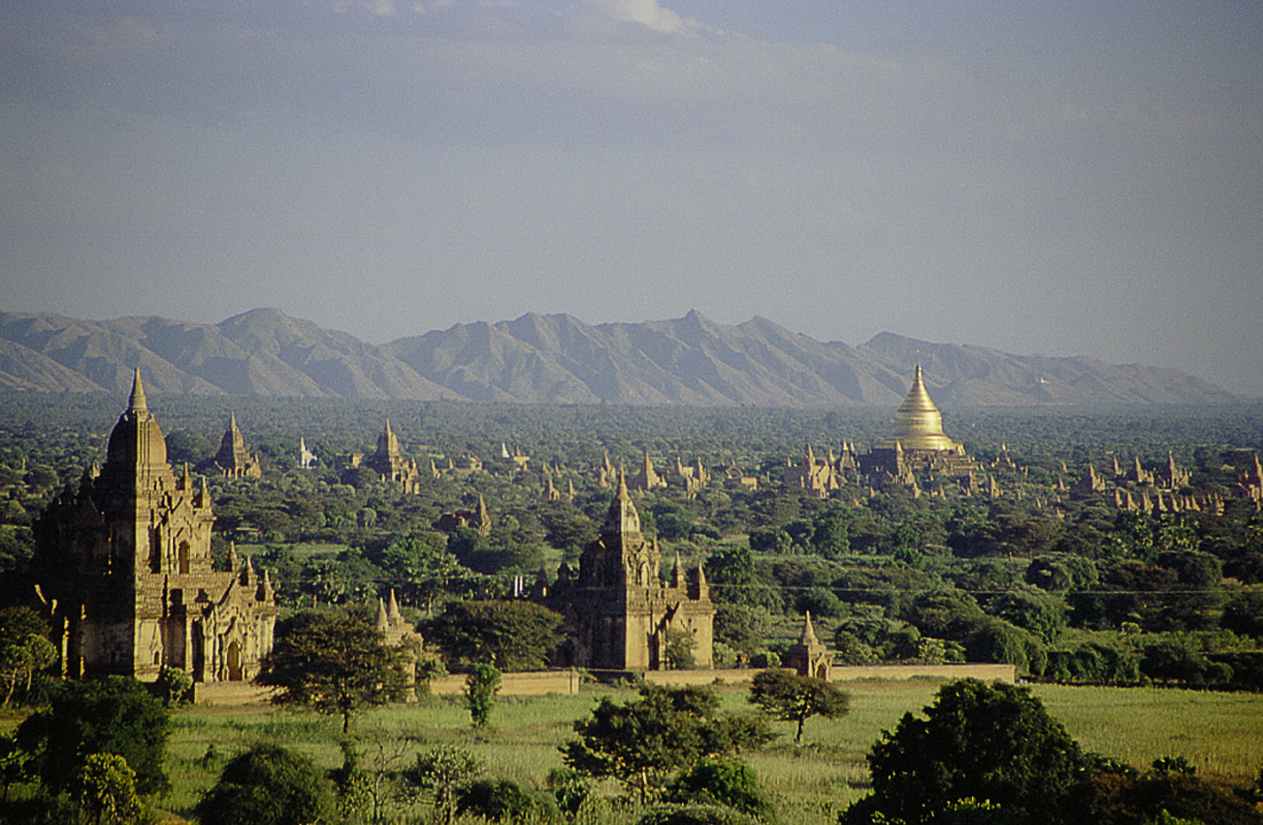 Pagoda dan kyaung di Bagan masa kini, ibu kota Kerajaan Pagan.