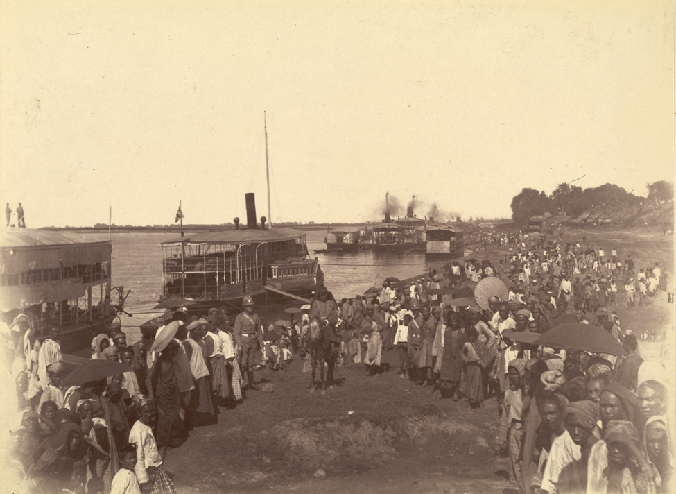 Pendaratan tentera British di Mandalay selepas perang terakhir dalam siri Perang Inggeris-Burma, yang mengakibatkan penurunan takhta raja Burma terakhir, Raja Thibaw Min.