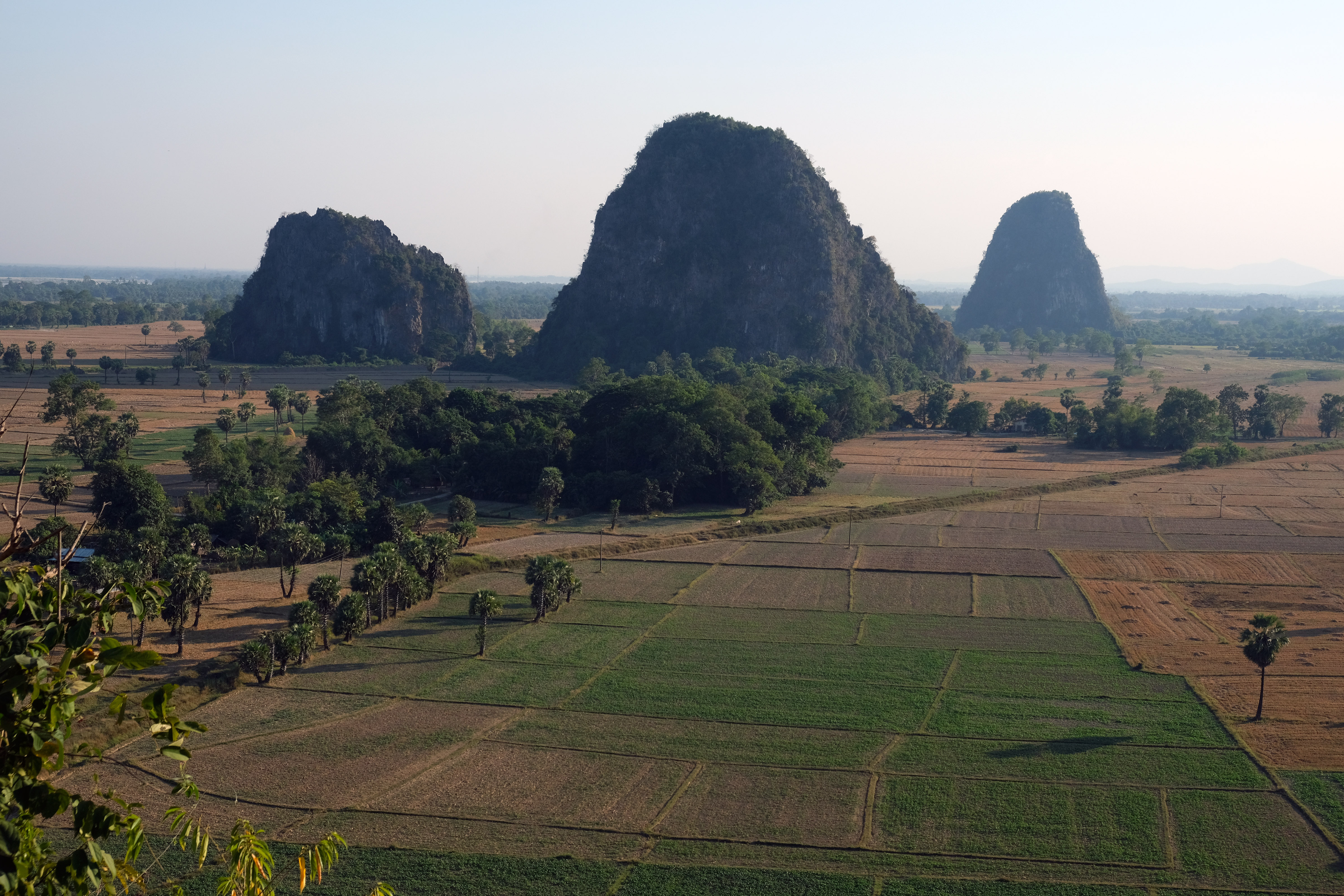 Landskap batu kapur di Negeri Kayin.