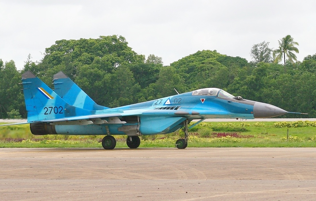 Sebuah jet pejuang pelbagai peranan Mikoyan MiG-29 milik Tentera Udara Myanmar.