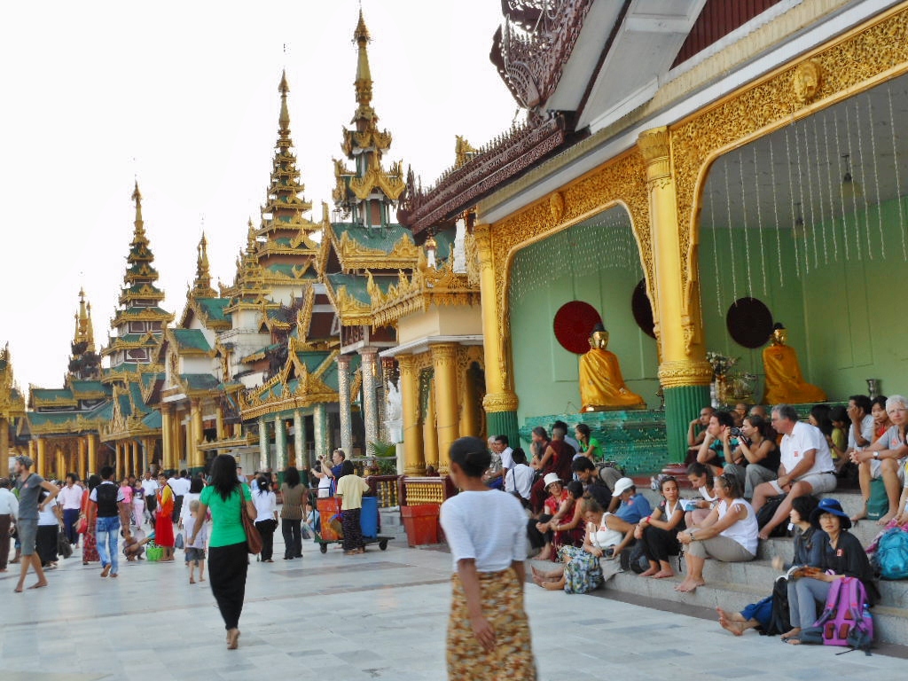 Pelancong di Myanmar.