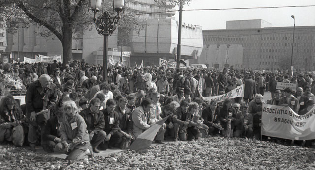 ブカレストでの反共産主義・反救国戦線(FSN)集会(1990年)