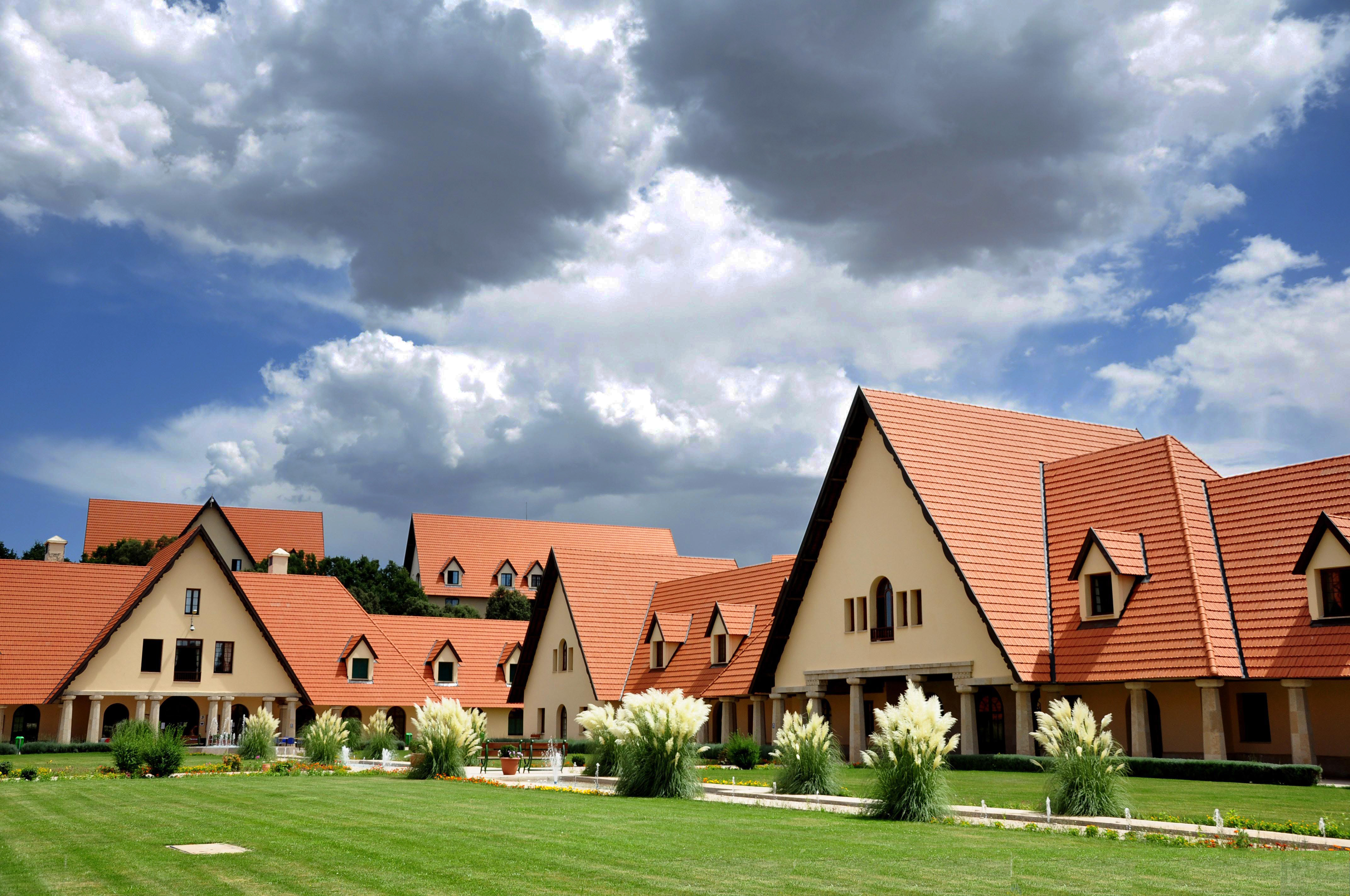 Kampus Universiti Al Akhawayn di Ifrane.