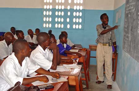 Sebuah kelas sekolah menengah di Pendembu, Daerah Kailahun